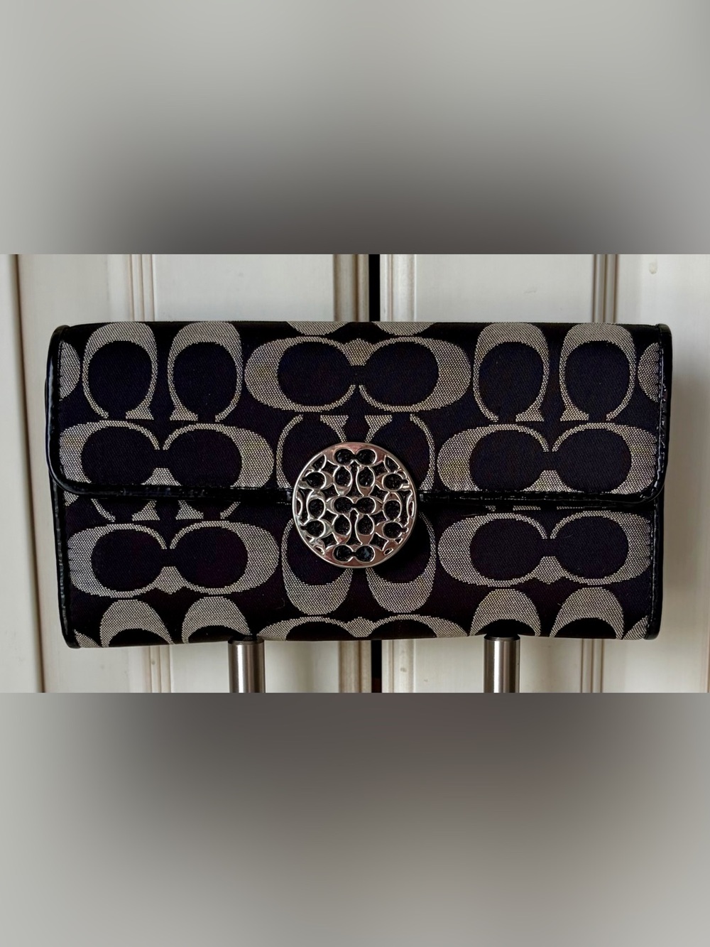 Coach Alexandra Signature Wallet Y2K. Decorative snap closure.